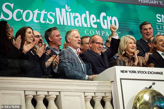 Stewart se pridružila tvrtki Miracle-Gro, koja je slavila 30 godina uvrštenja na NYSE, nakon što je u ožujku 2025. imenovana direktoricom brenda za vrtlarstvo