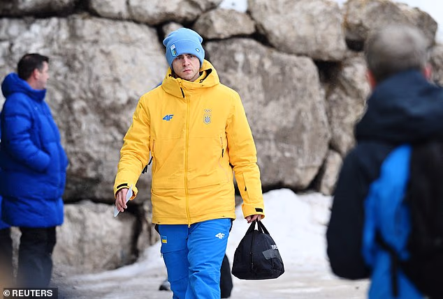 U priopćenju objavljenom u četvrtak ujutro, MOO je rekao da će dopustiti Heraskevychu da nosi kacigu tijekom treninga, ali ne i tijekom natjecanja jer nije u skladu s pravilima MOO-a o izražavanju sportaša