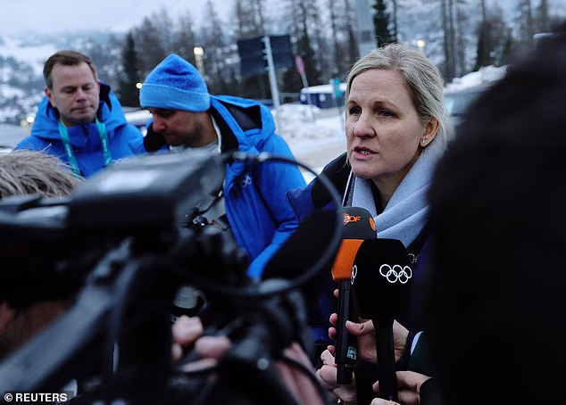 Predsjednica MOO-a Kirsty Coventry (desno) učinila je posljednji pokušaj u četvrtak ujutro da uvjeri Heraskevycha da prekine zastoj