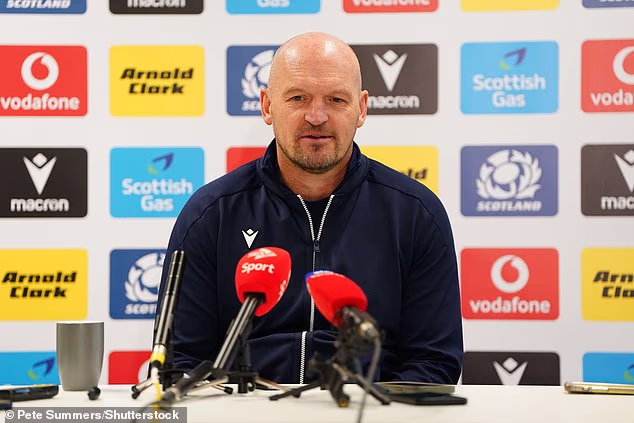 Upitan na tiskovnoj konferenciji u četvrtak uvlači li se vanjska buka oko njegove uloge u Red Bullu u tabor, Townsend je odgovorio kratko i prkosno. 