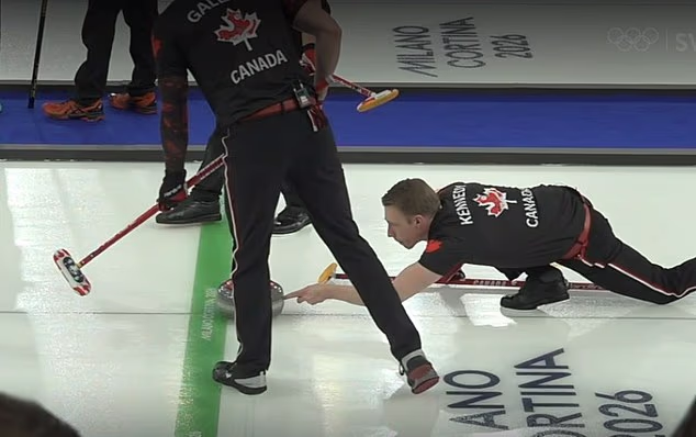 U jednom trenutku se činilo da Kennedy još uvijek uspostavlja kontakt kad je kamen pogodio liniju