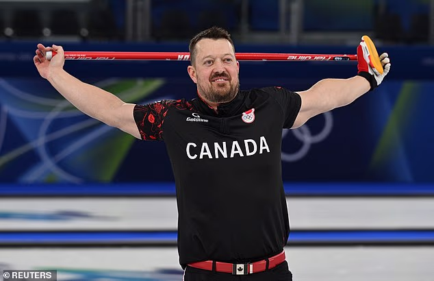 Kanada je na kraju slavila s 8-6. Na slici je Kennedyjev suigrač Ben Hebert