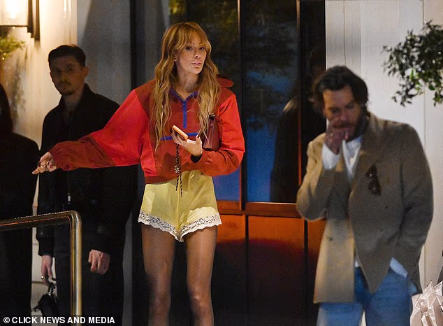 Nakon tuče u hotelu The Newman, na kojoj je Olivia predstavljena kao novo lice Garniera, krenite s Peteom i grupom prijatelja