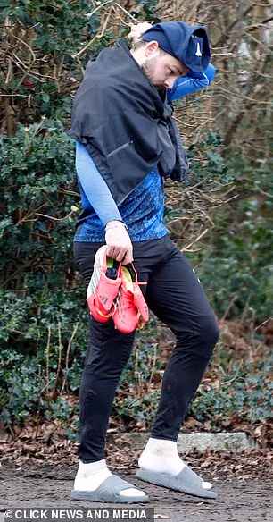 Bradley je kasnije viđen kako odlazi s treninga u svojoj opremi