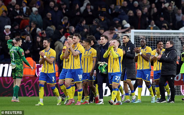 Strana Lige One pljeskala je svojim navijačima koji su otišli u Turf Moor