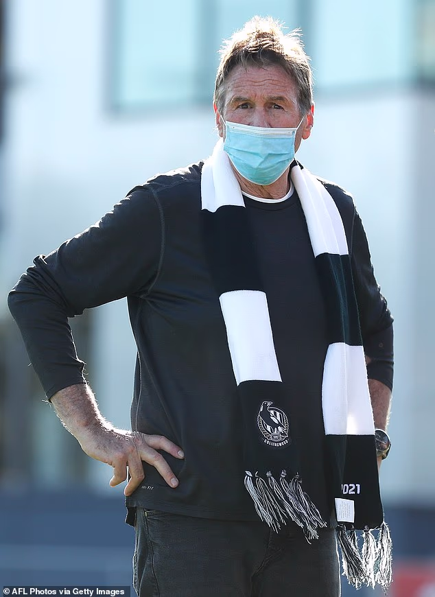 Počeo je eksperimentalno liječenje antitijelima nakon što je prisustvovao Svjetskoj konferenciji o mijelomu u Torontu