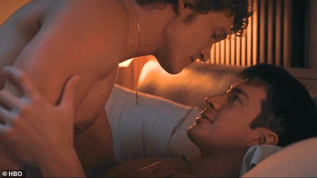 Temeljena na knjigama Game Changers Rachel Reid, serija je pratila tajnu aferu između dvoje sportaša koji igraju za različite momčadi, a igraju ih Williams i Connor Storrie