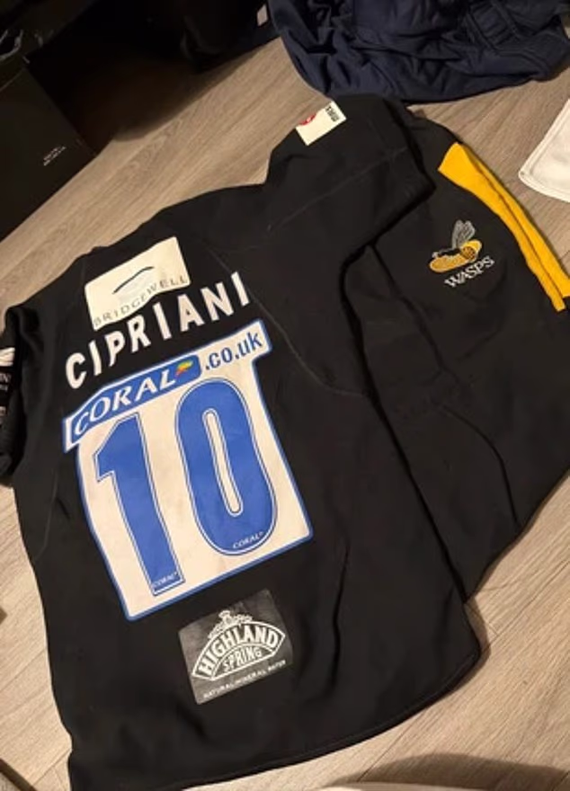 Dodala je: 'Ovo su originalni predmeti za igrače skupljani godinama na vrhunskoj razini sporta, koji se sada objavljuju dio po dio za kolekcionare i obožavatelje'