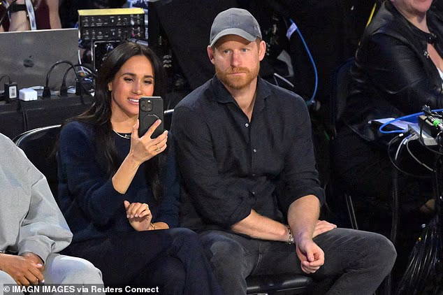 Čini se da 44-godišnjakinja na svom iPhoneu snima stvari poput LeBrona Jamesa