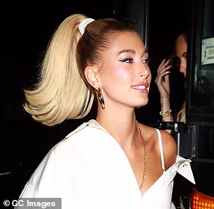 Na Met Gala 2019. Hailey je posudila od šezdesetih s dramatičnim visokim konjskim repom s volumenom na vrhu