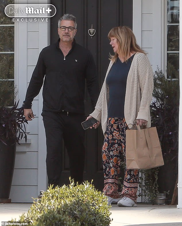 Ovih dana, Bergin živi mnogo mirnijim životom posrednika nekretnina u LA-u, gdje živi sa svojom suprugom Joy, posrednicom za nekretnine, i svoje dvoje odrasle djece