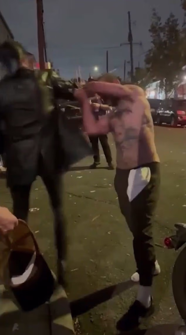 LaBeouf je bio u New Orleansu kako bi sudjelovao u proslavi Mardi Grasa, kada je uhićen ispred bara