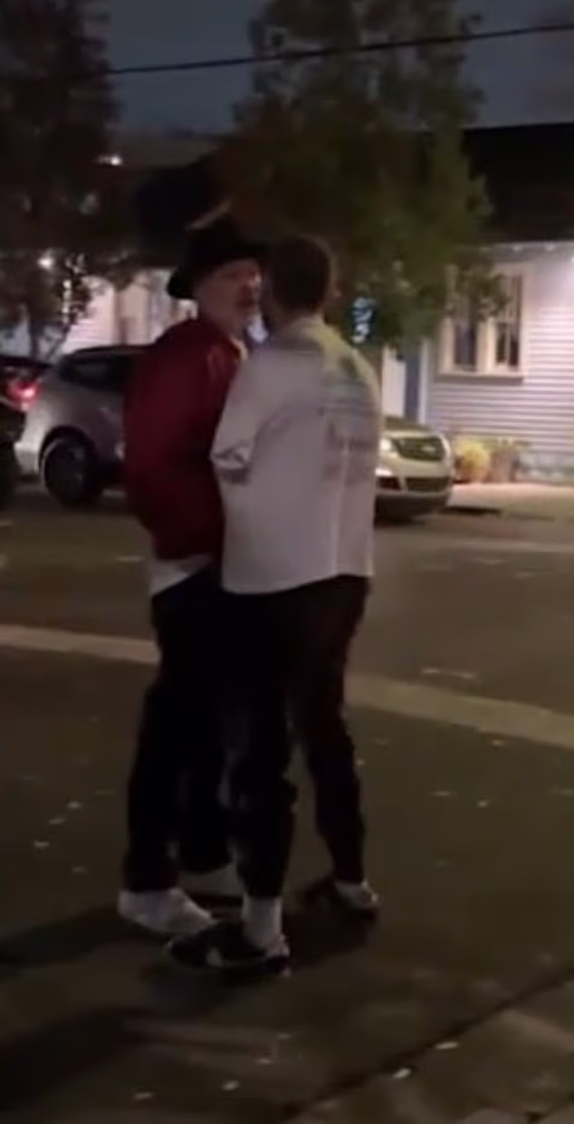 A novi video pokazuje što je moglo potaknuti tučnjavu, jer je LaBeouf snimljen kako nasrće na starijeg muškarca tijekom žestokog sukoba