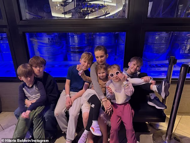 Snimila je slatku fotografiju svih sedmero djece tijekom jednog nedavnog izlaska u shopping centar