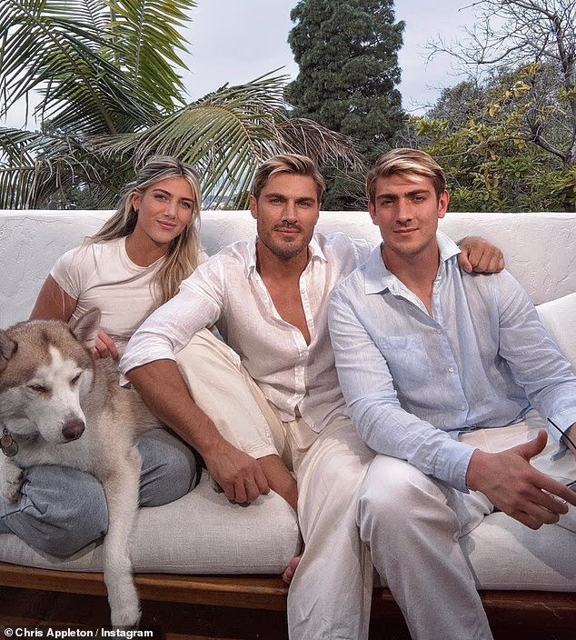 Appleton se otkrio sinu Billyju i kćeri Kitty-blu dok su bili djeca, no odluka je na kraju dovela do pokušaja samoubojstva