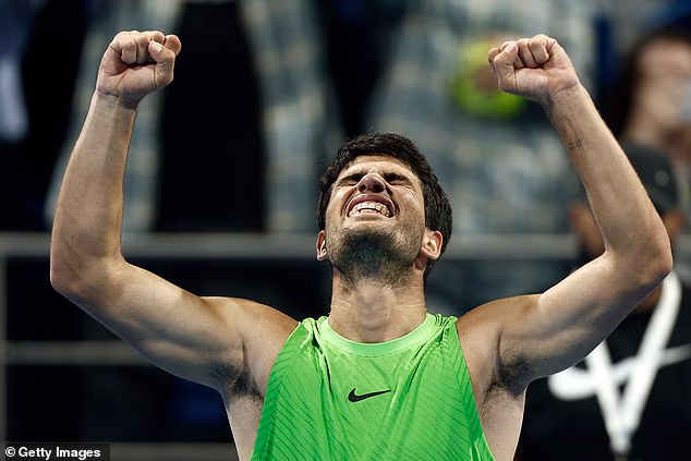 Amorim je igrao u pobjedi Carlosa Alcaraza u tri seta nad Karenom Khachanovim u Dohi