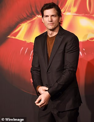 »Znamo da ćeš gledati iz kabine. Nedostaješ mi, prijatelju. Nastavimo se boriti za rješavanje ALS-a', dodao je Kutcher; viđen u siječnju u Rimu