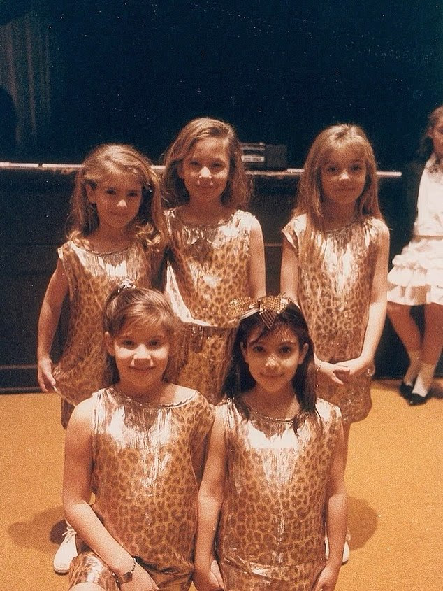 Objavu je naslovila: ¿Ja i neki od mojih osuđenika na doživotnu kaznu. Godina je bila 1987. Izveli smo pjesmu Belinde Carlisle ¿Heaven Is a Place on Earth¿ za talent show ovog dana'