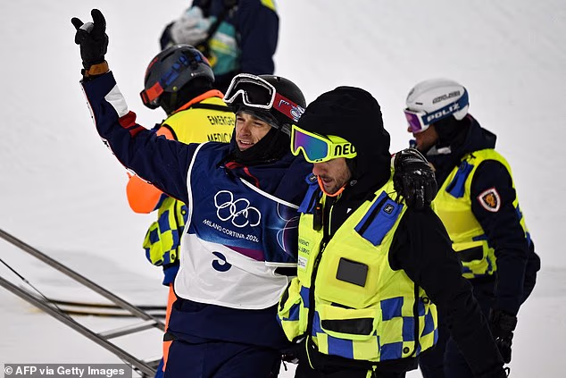Nekako se 31-godišnji Amerikanac uspio udaljiti, a čak je i povikao: 'Ne žalim'