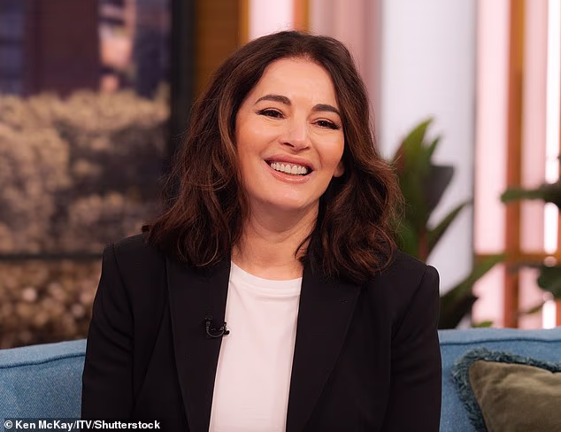 Od tada je potvrđeno da će Nigella Lawson zauzeti njezino mjesto i pridružit će se susucu Paulu Hollywoodu kada nova serija počne snimati u travnju