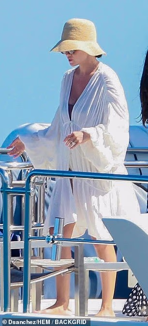 Navodna ceremonija vjenčanja mladenaca vrijedna 4 milijuna dolara održana u Sea Crest Nurseryu u Santa Barbari dogodila se prije pet mjeseci