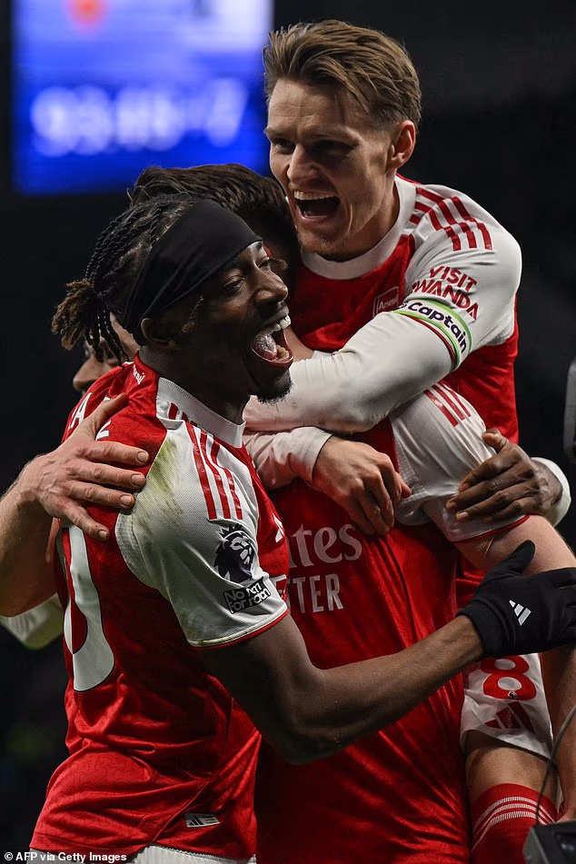 Martin Odegaard slavi nakon četvrtog, ali hoće li se morati naviknuti na zamjenu?