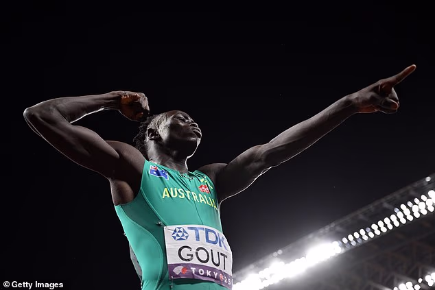 Australskog tinejdžera (na slici) pohvalio je trener olimpijskog pobjednika na 100 metara Noaha Lylesa nakon njegovog pokušaja otvaranja očiju