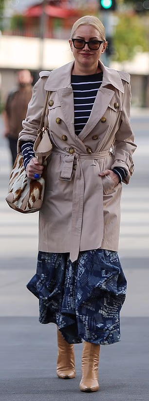 Alice Evans se nasmiješila kad se pojavila na saslušanju u ponedjeljak