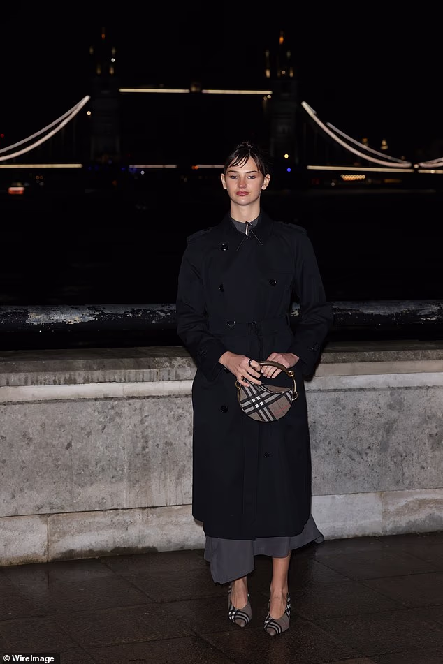 Bivša djevojka modela Romea Beckhama Mia Regan dospjela je u prvi red