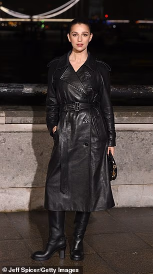 Manekenka se pridružila Marisi Abeli