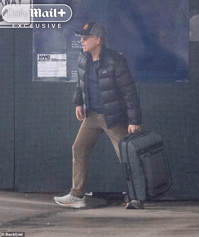 Zvijezda Prijatelja, 61, i glumac Greg Kinnear, koji je glumio njenog supruga na ekranu u horor-komediji Shining Vale, večerali su u vinskom baru Tribeca dok je loše vrijeme prelazilo prema istočnoj obali