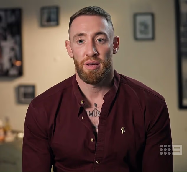 Bec je trenutno u paru s Dannyjem u seriji