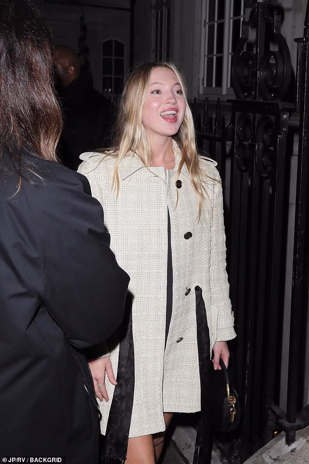 Bila je sva nasmijana dok je stigla na događaj