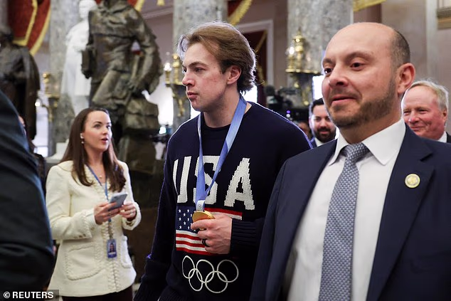 Činilo se da je Charlie McAvoy prva hokejaška zvijezda tima SAD-a koja je stigla u State of Union