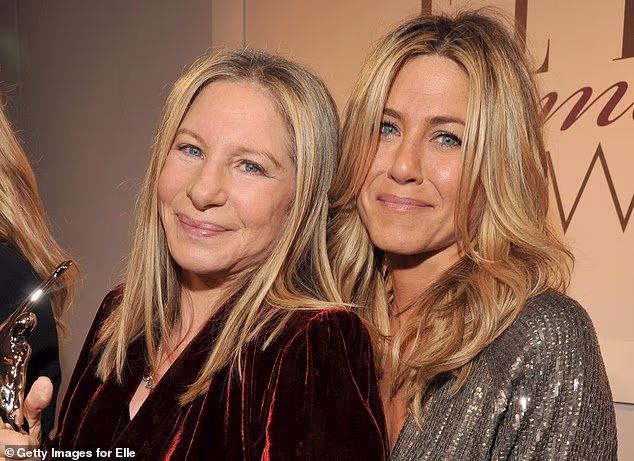 Otišavši na Instagram u srijedu, Barbra je podijelila povratnu fotografiju sebe i Jennifer s 30. dodjele nagrada Ceha glumaca 2024. godine (viđena zajedno 2011.)