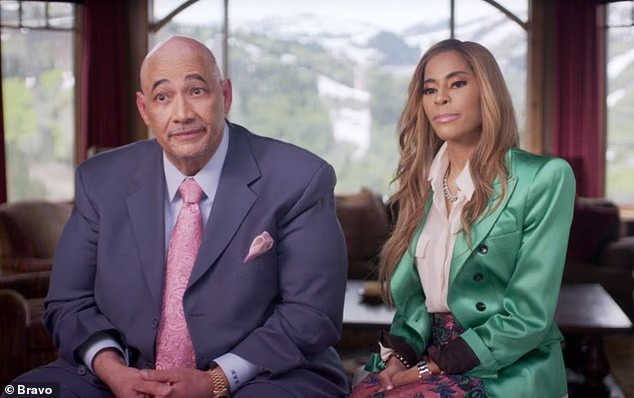 Cosby i njezin suprug Robert stariji Cosby. podijelili su poražavajuću izjavu za Daily Mail tražeći 'mir' za svog pokojnog sina