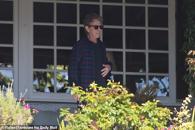 Short i njegova pokojna supruga Nancy Dolman — koja je umrla 2010. u 58. godini nakon borbe s rakom jajnika — imali su troje djece: pokojnu Katherine, Henryja i 39-godišnjeg Olivera Patricka Shorta