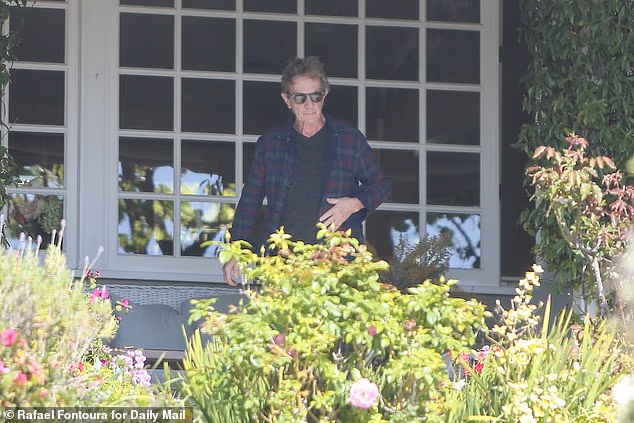 Short i Schaffer bili su poznati po svom radu na SNL-u, ali Schaffer se pojavio u seriji godinama prije Shortove jedine sezone sredinom 1980-ih