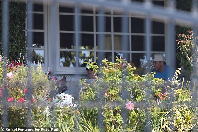 Za razliku od svog starijeg brata Olivera - koji je radio u Warner Brosu, a zatim u producentskim ulogama u sportskim emisijama - Henry je uglavnom izbjegavao show business. Neko je vrijeme radio u bankarstvu, prije nego što je promijenio karijeru i počeo raditi kao veterinarski asistent, navodi People