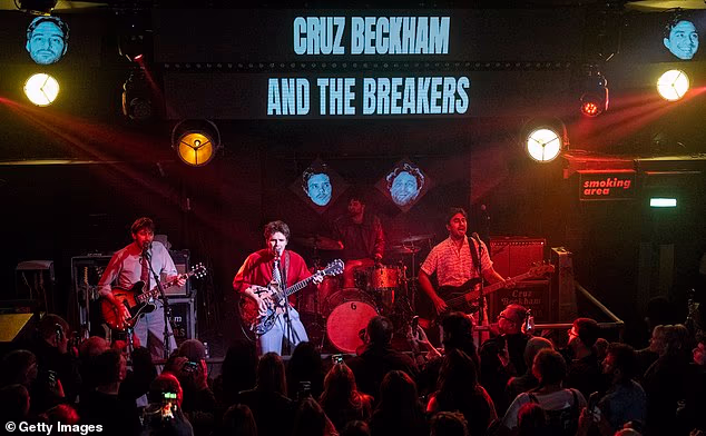 Bend je privukao popriličnu publiku tijekom prve večeri turneje The Time For Your Love