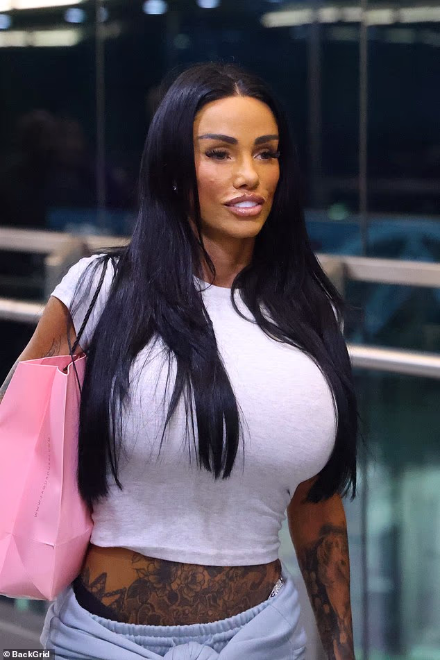 Proveo je tri tjedna zatvoren u zatvoru u Ujedinjenim Arapskim Emiratima jer je navodno krivotvorio potpis svoje bivše djevojke kako bi osigurao kredit od 200.000 funti