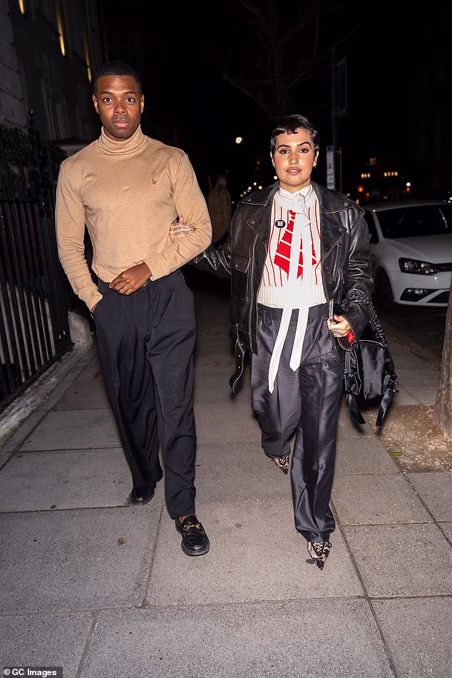 Mabel je stigla pod ruku svog supruga glazbenika Preyea Crooksa nakon njihova vjenčanja u srpnju 2025