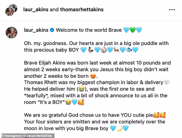 Hitmejker Marry Me i autor podijelili su dirljivu zajedničku objavu na Instagramu otkrivajući da su dobili sina po imenu Brave Elijah Akins