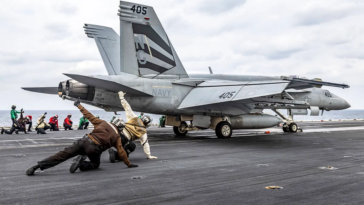 F/A-18E Super Hornet polijeće s USS Abraham Lincoln