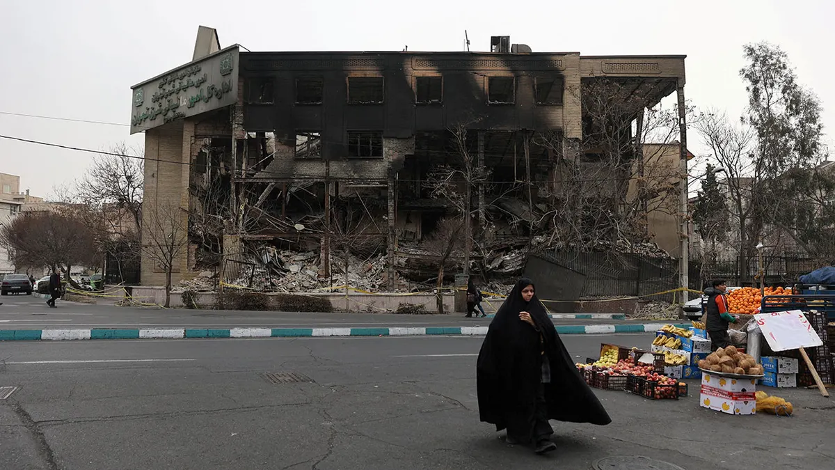 Državna porezna zgrada izgorjela je tijekom prosvjeda u Iranu