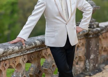 Alan Carr troši se na vlastiti dvorac vrijedan 3,25 milijuna funti u Škotskim granicama nakon pobjede u Celebrity Traitors – a obožavatelji će moći zaviriti unutra u novoj seriji Disney+