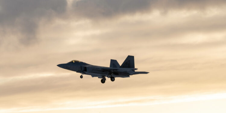 Američki stručnjak: Novi ruski raketni sustav S-500 ‘po narudžbi’ za obaranje američkih F-22 i F-35