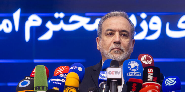 Američko-iranski pregovori nastavljaju se usred rastućih napetosti — RT World News