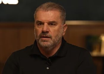 Ange Postecoglou brutalno tvrdi da Tottenham NIJE veliki klub dok razmišlja o otkazu Thomasu Franku – i objašnjava zašto je Arsenal daleko ispred!