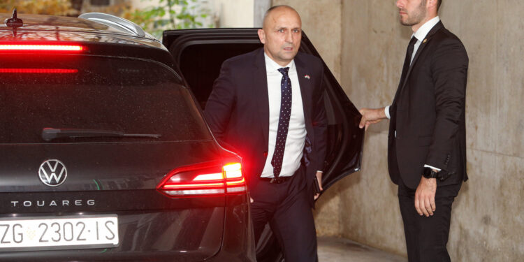 Anušić je bio u opakoj shopping misiji: Kupuje dvije vojne grdosije koje će koštati oko 1.6 milijardi eura